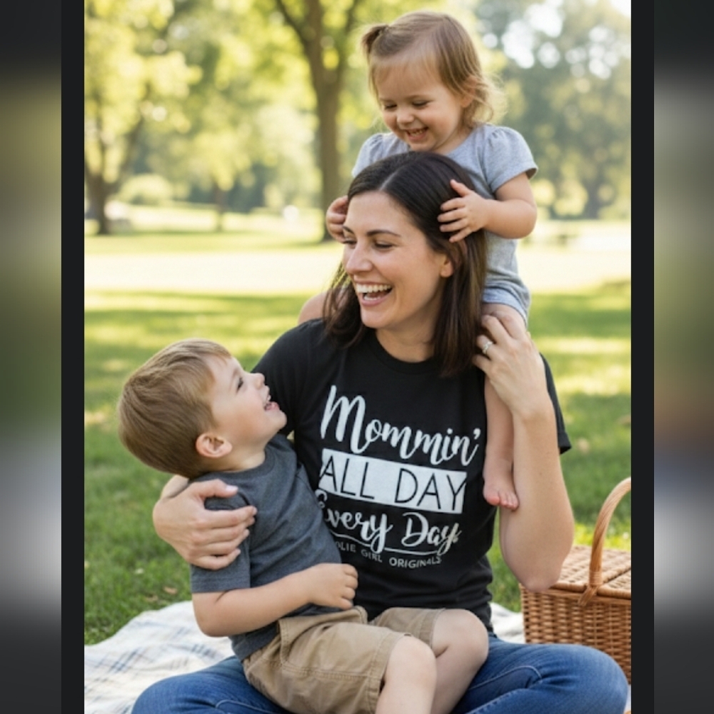 ❤️5/$25 Girlie Girl Originals Navy Graphic Tee